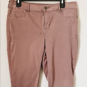 Maurice’s brand skinny jegging. Mauve. Size large.